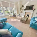 Spacious & Bright 3 Bed Harrogate Apartment