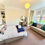 Spacious & Bright 3 Bed Harrogate Apartment