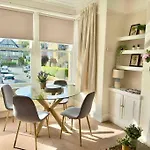 Spacious & Bright 3 Bed Harrogate Apartment