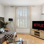 Pristine Stylish Townhouse On The Stray - Sleeps 8