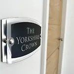 The Yorkshire Crown - Luxury Apartment - Free Parking Nearby