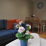 Stylish Modern Apartment With Parking