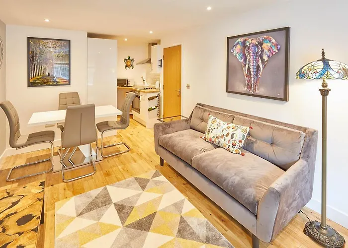 Host & Stay - Mowbray Apartment