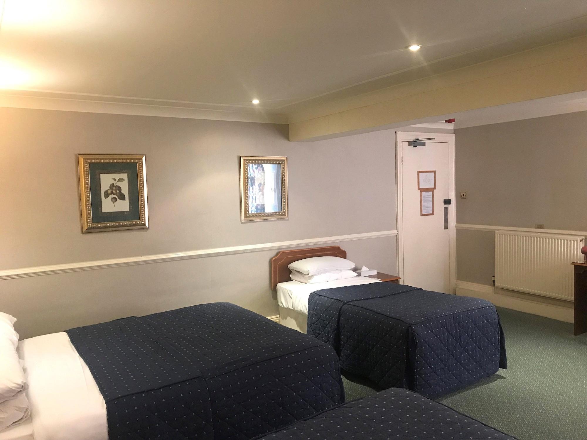 Cairn Hotel 3*