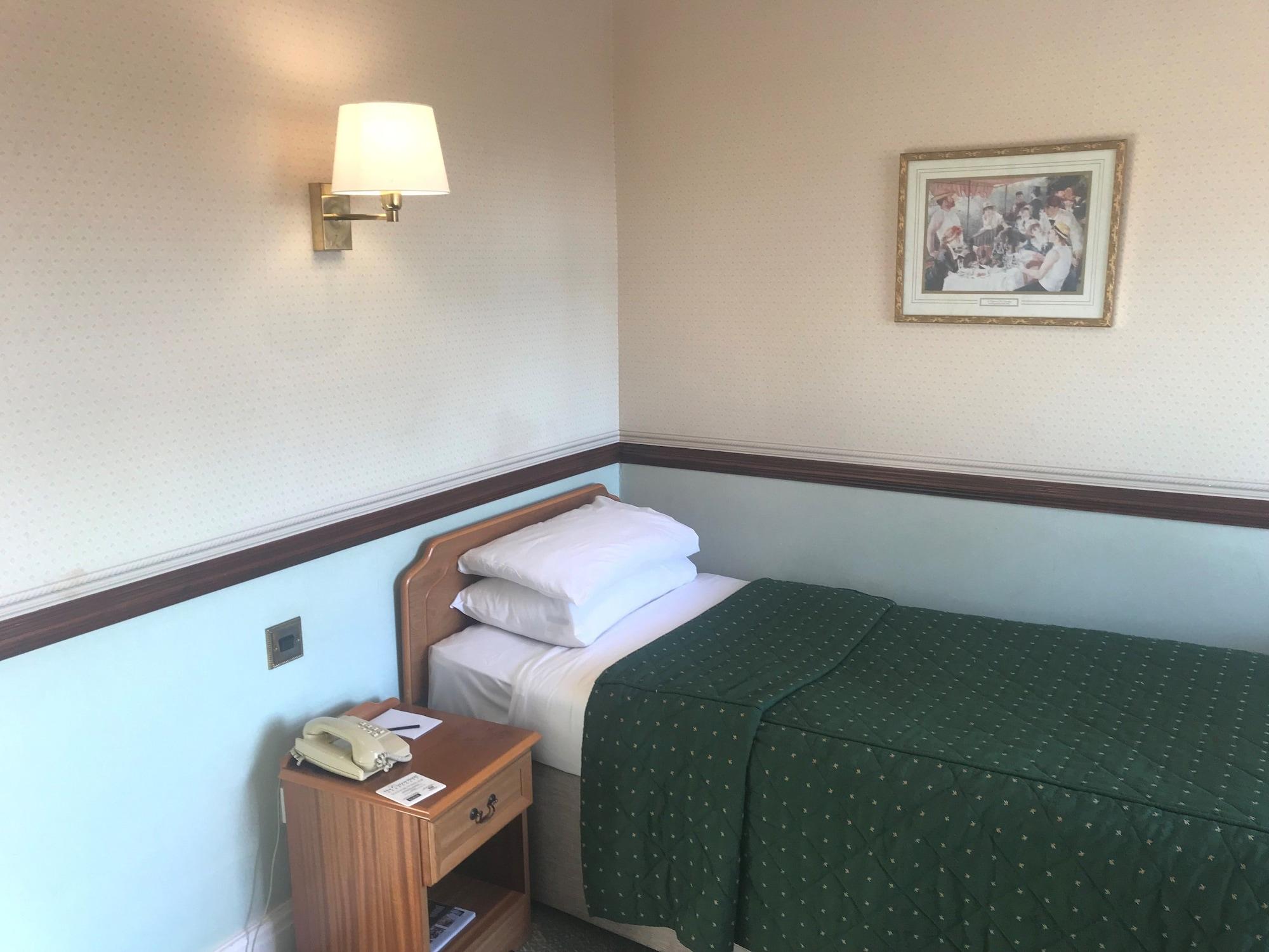 Cairn Hotel