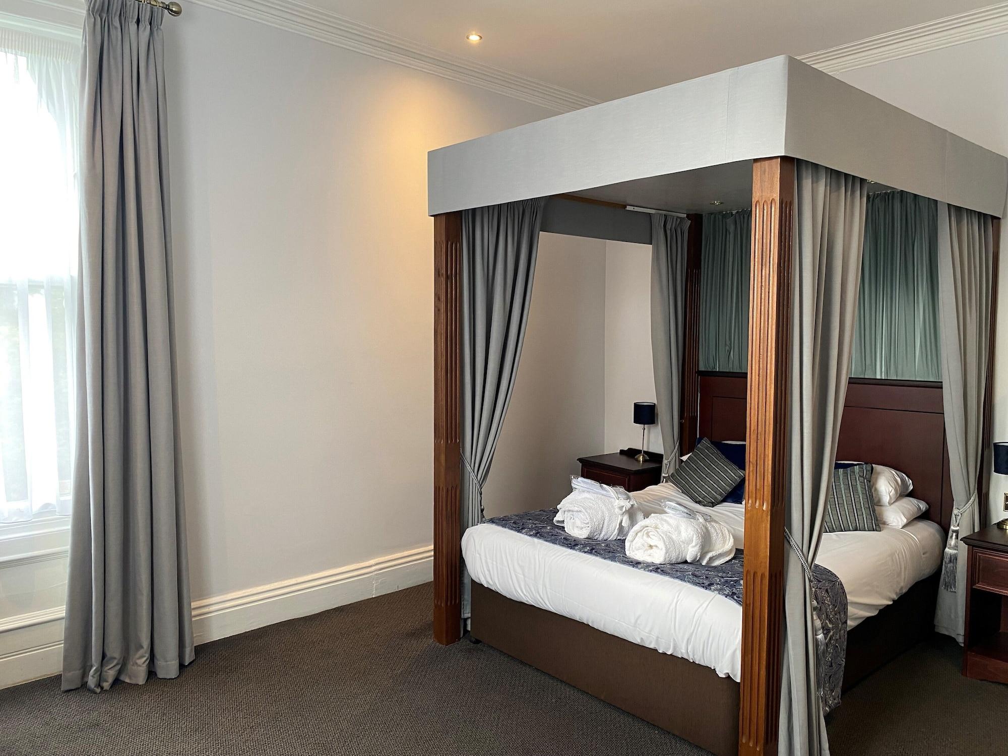 Cairn Hotel