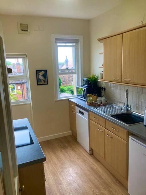 Apartment Spacious & Bright 3 Bed *