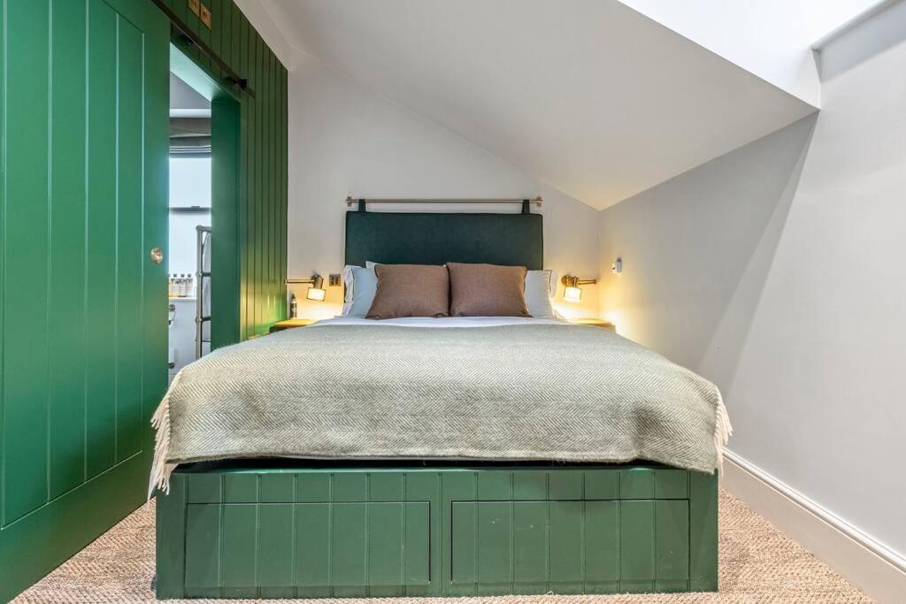 Luxury Mews House In