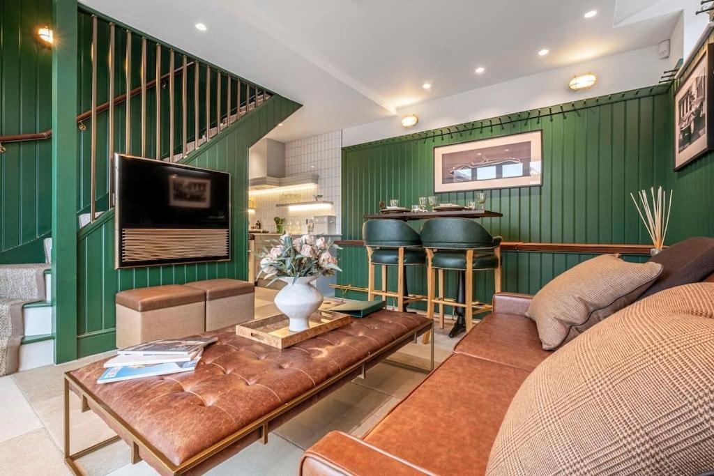 Luxury Mews House In