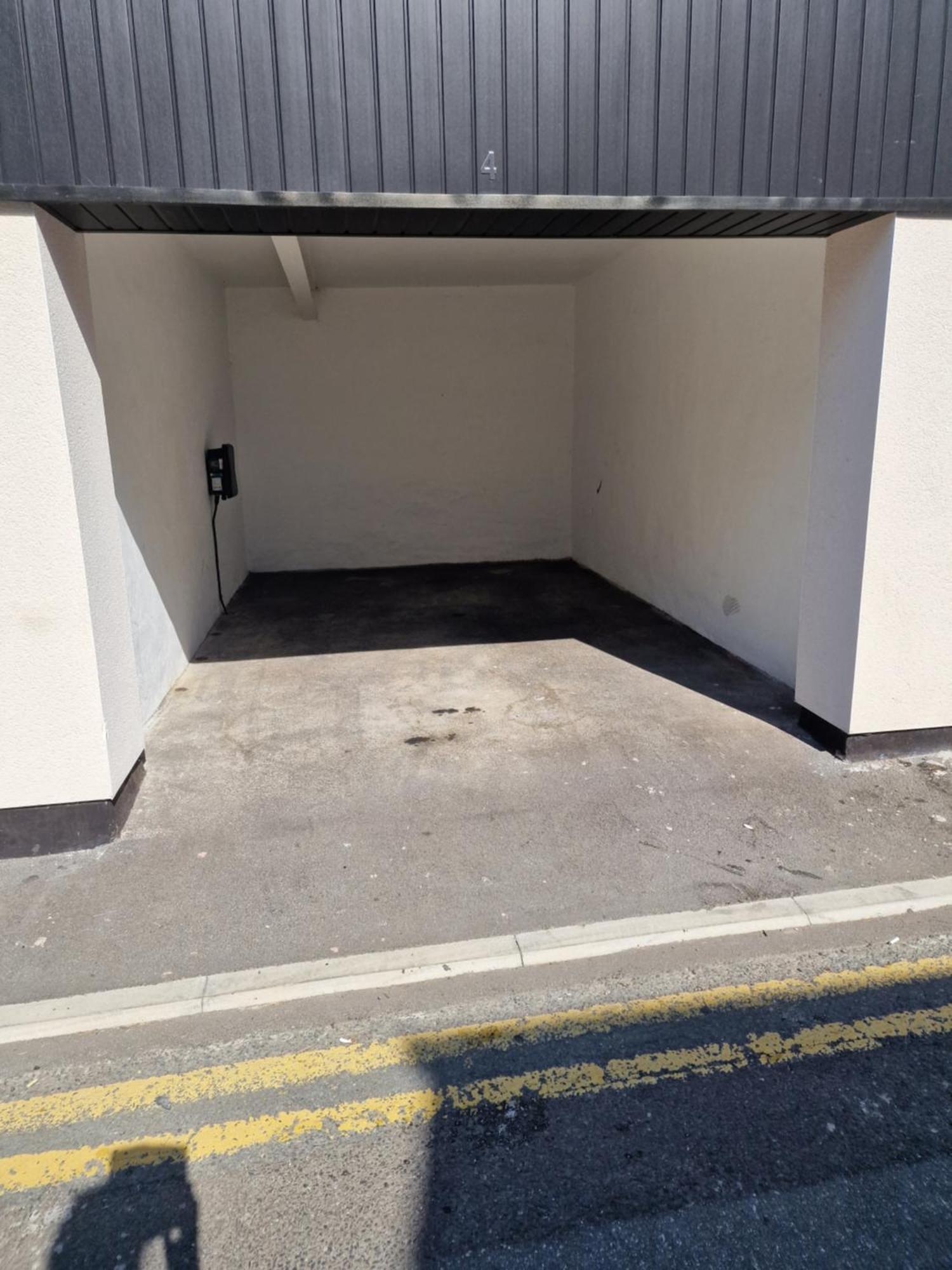 Town Centre Duplex 4 *