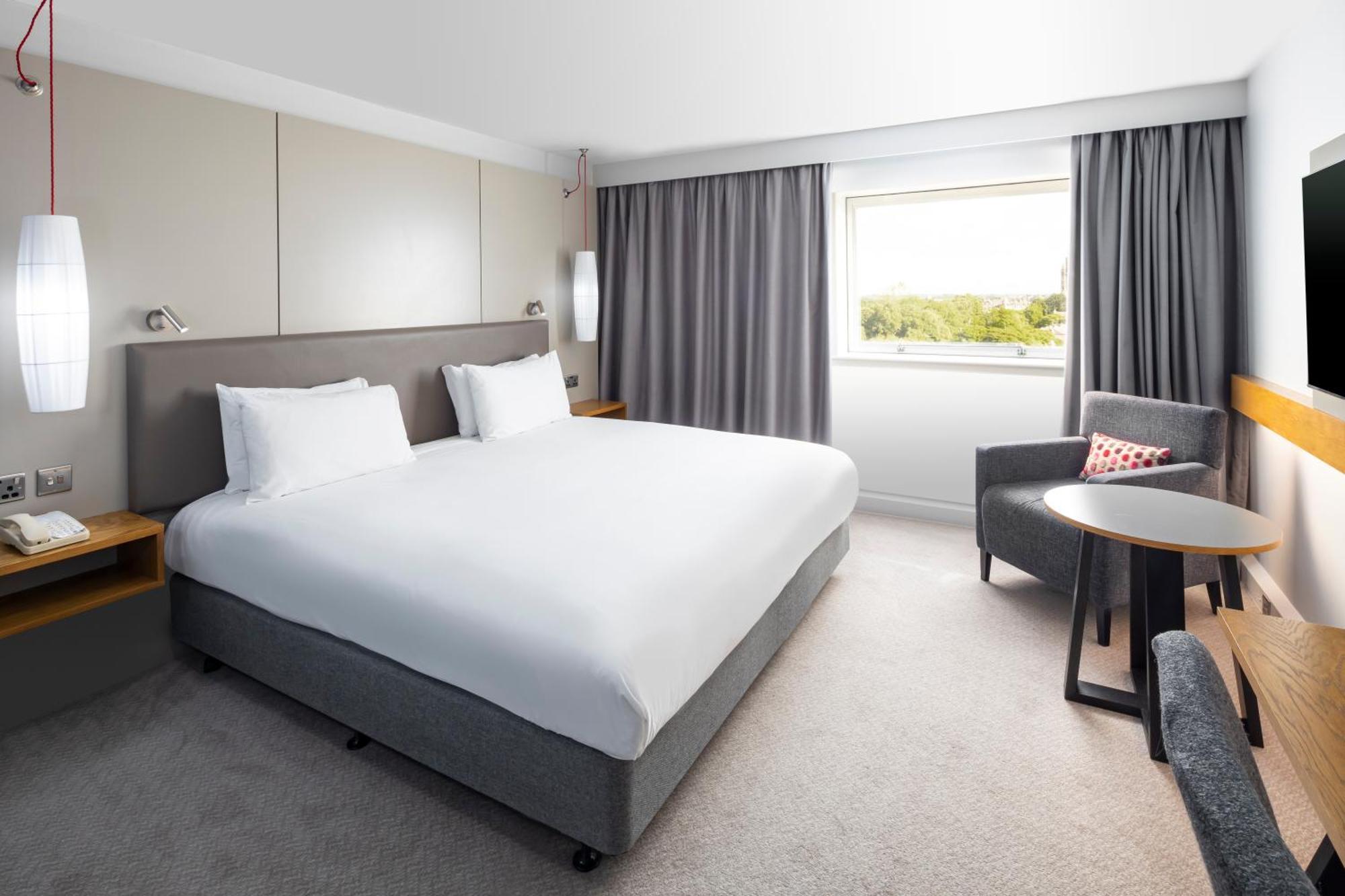 Crowne Plaza By Ihg Hotel 4*