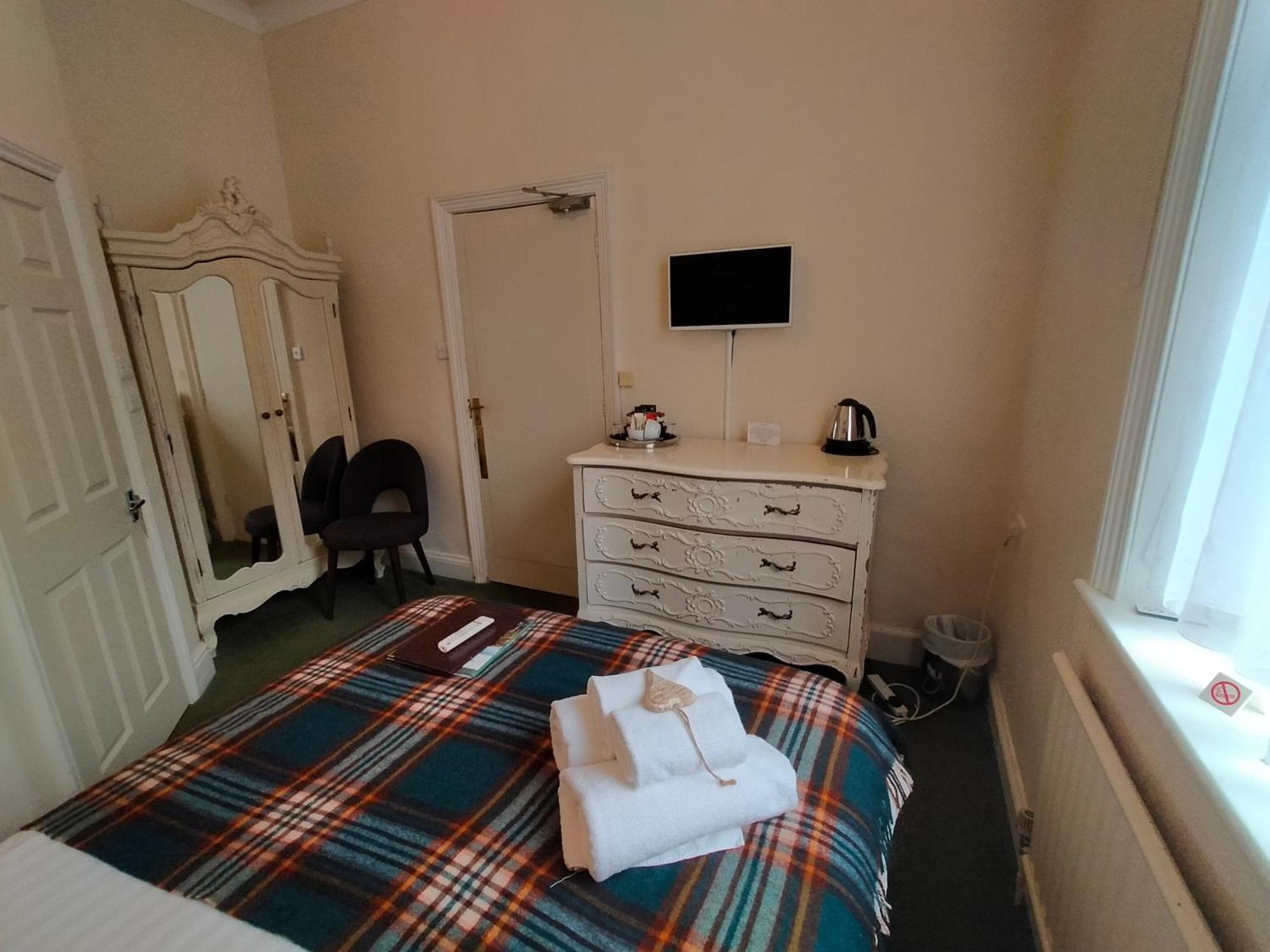 Arden House 4*