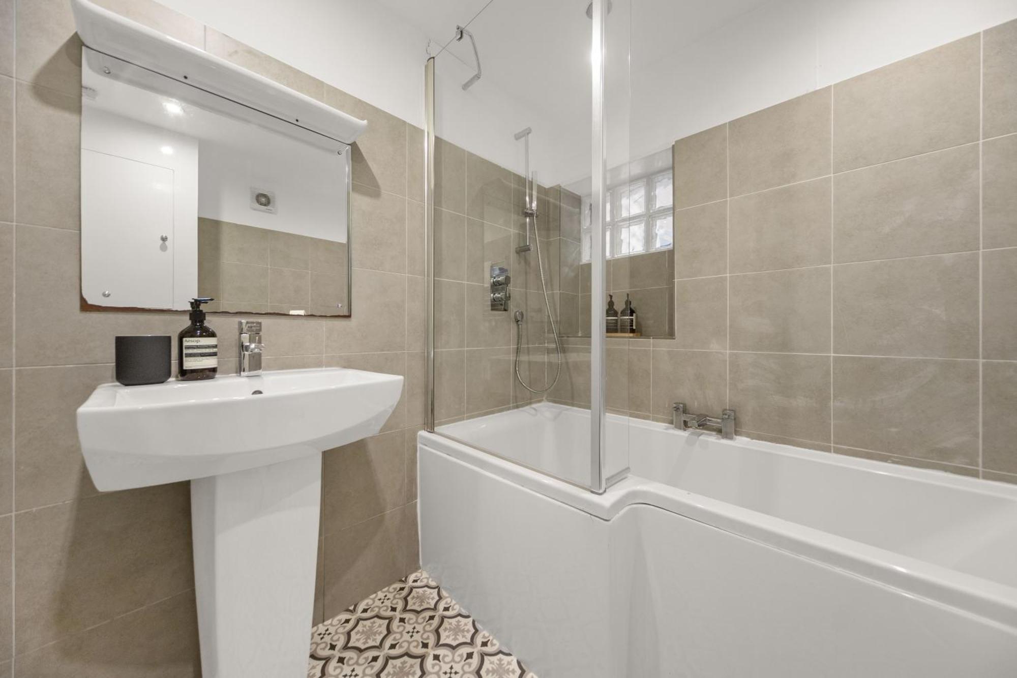 Harrogate Suites * Harrogate