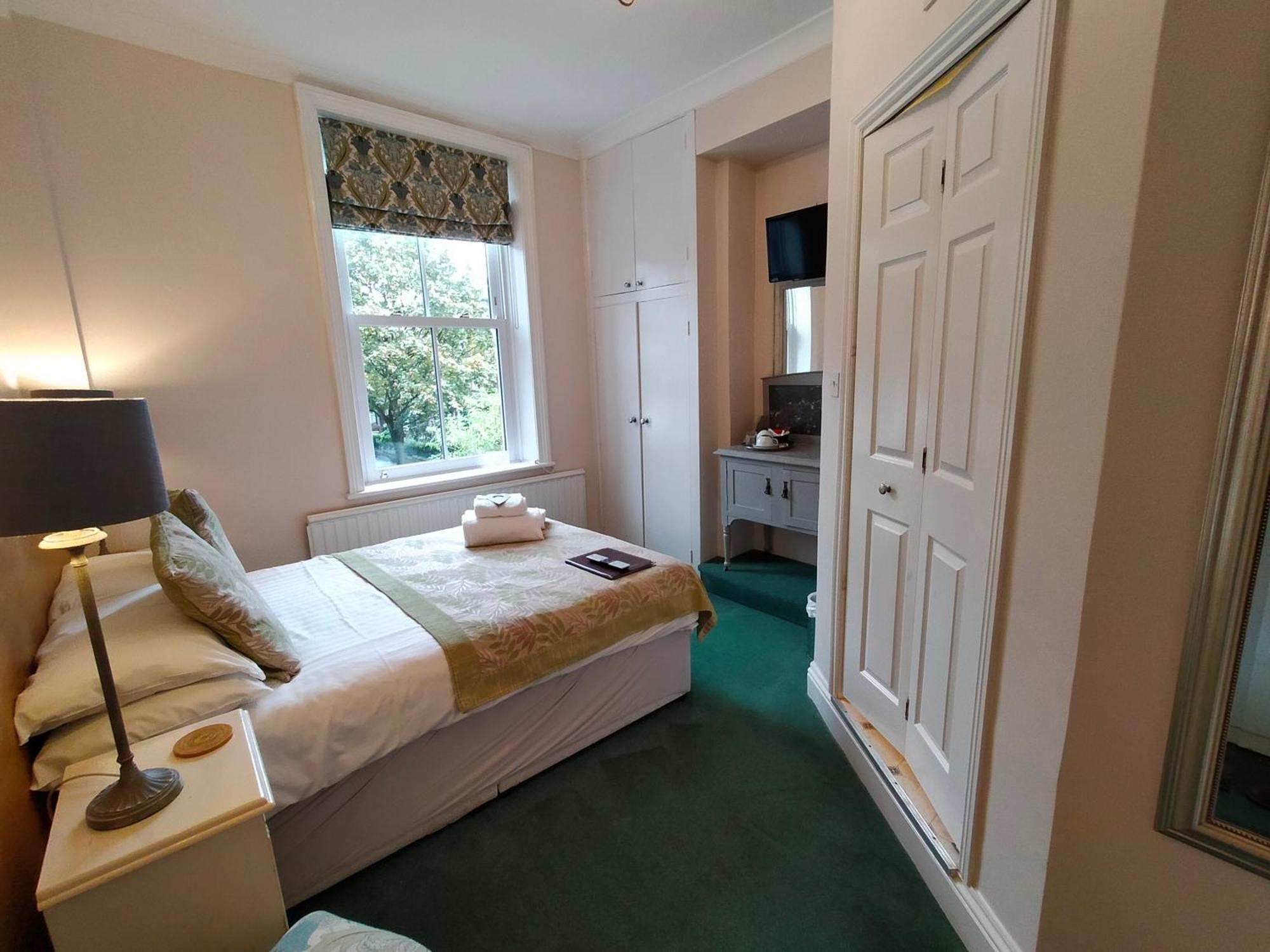 Arden House 4*