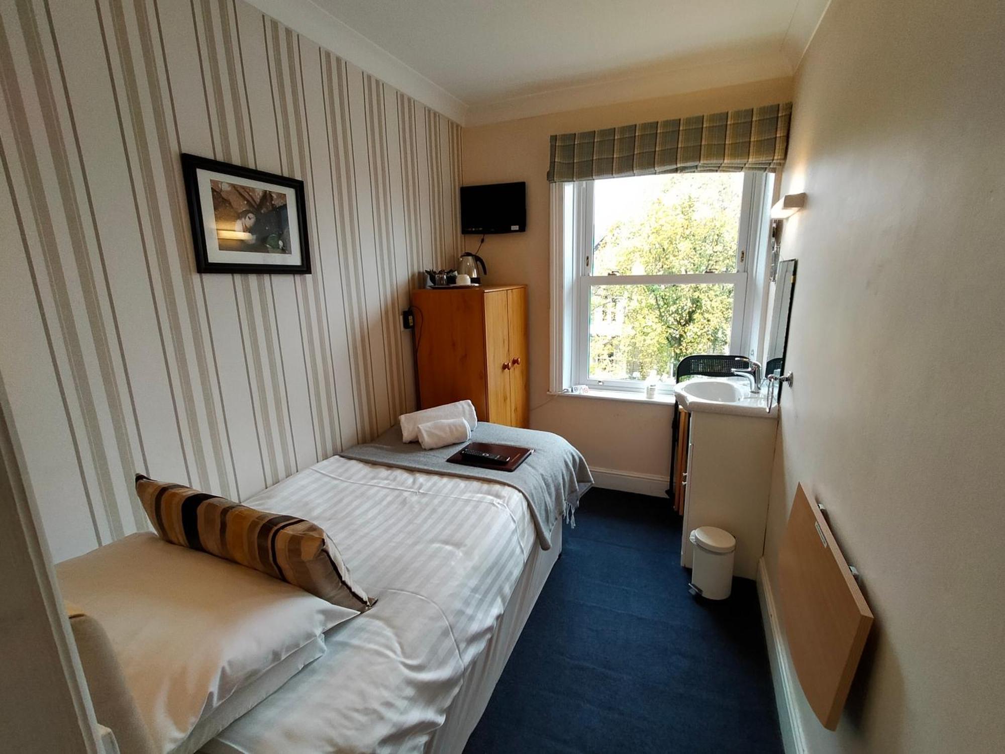 Arden House 4*