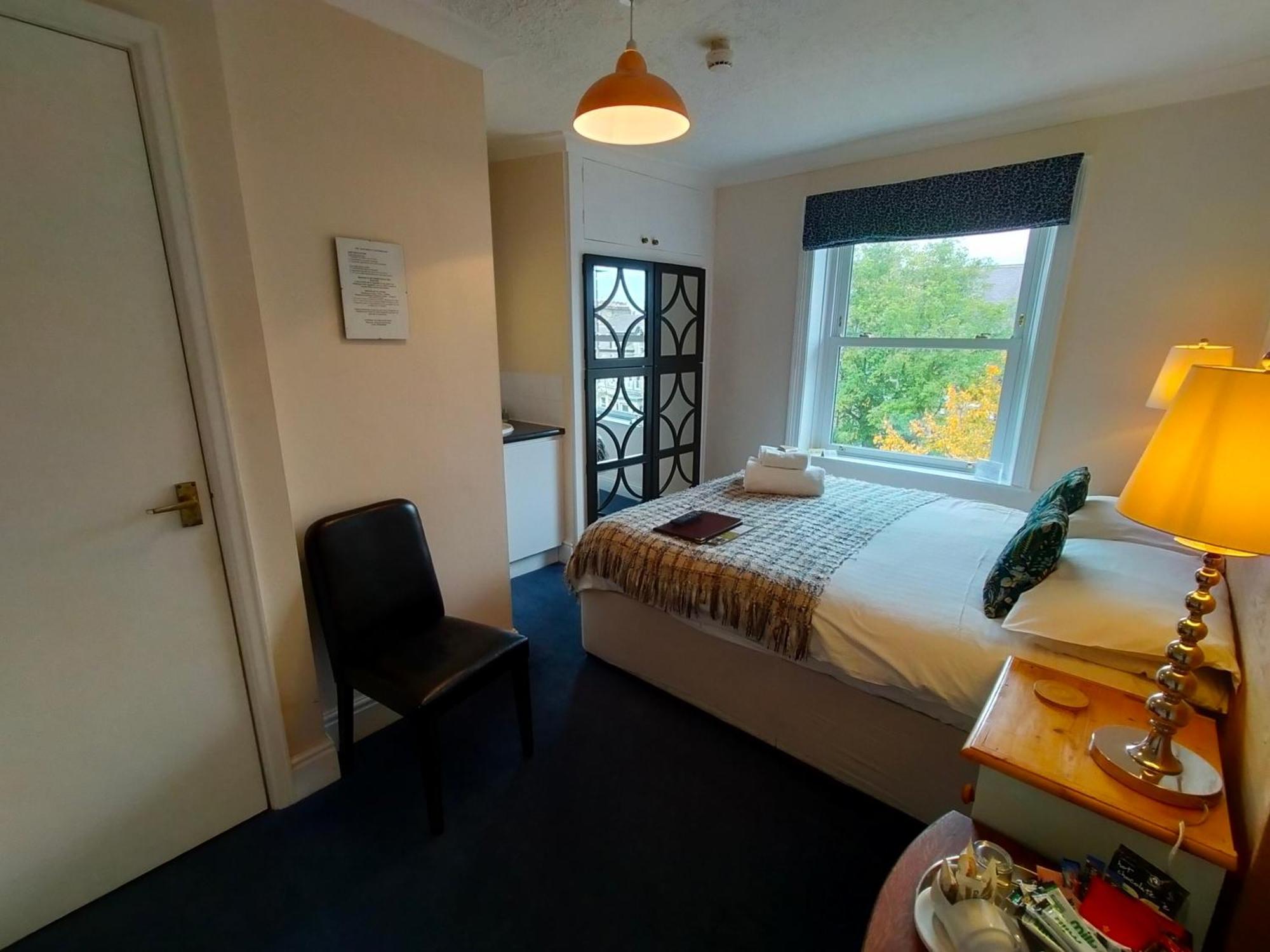 Arden House 4*