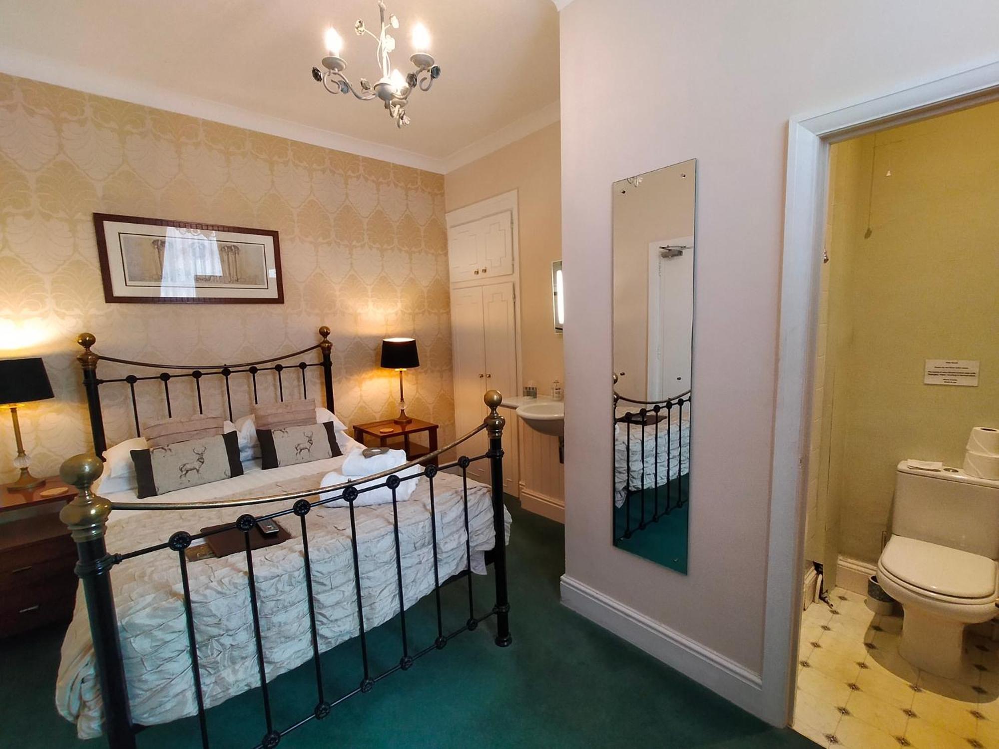 Arden House 4*