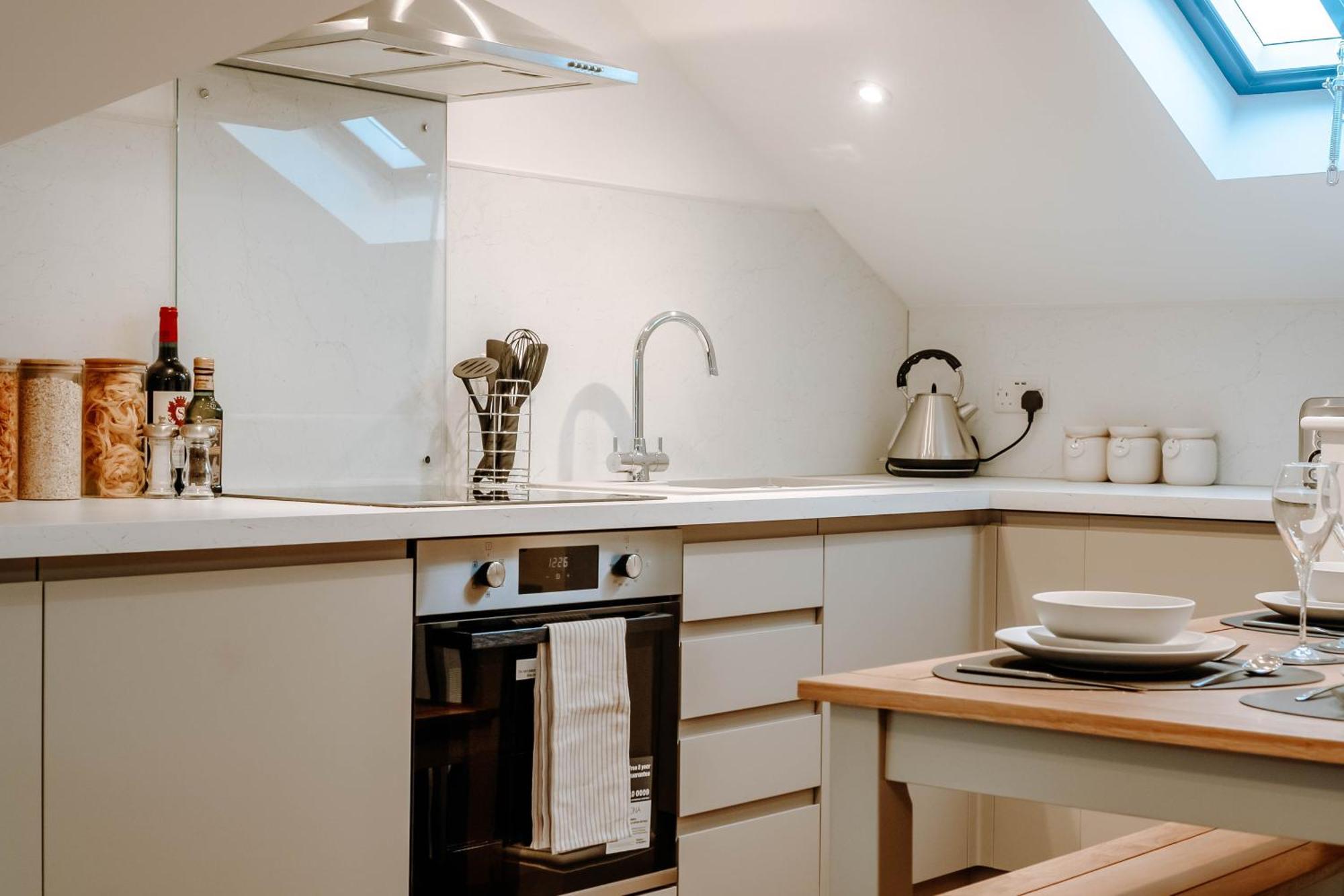Mayfield Three - Apartment