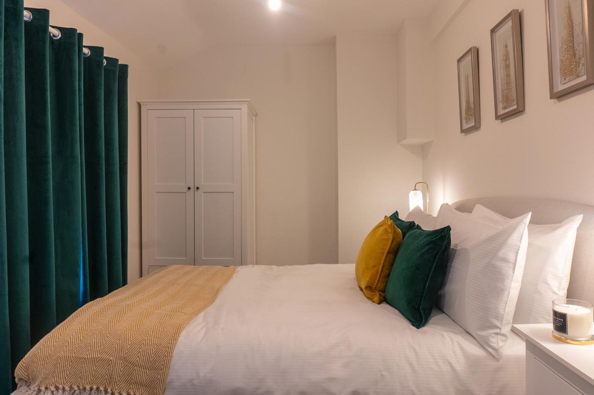 Mayfield Three - Apartment