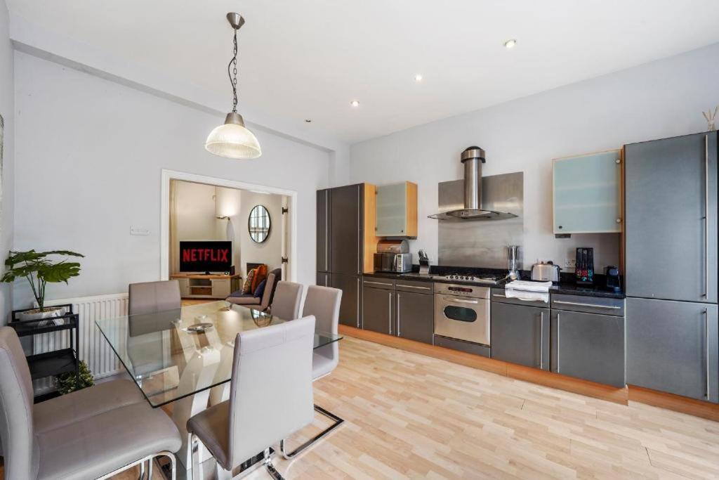 Holiday home Stylish Townhouse On The Stray - Sleeps 8