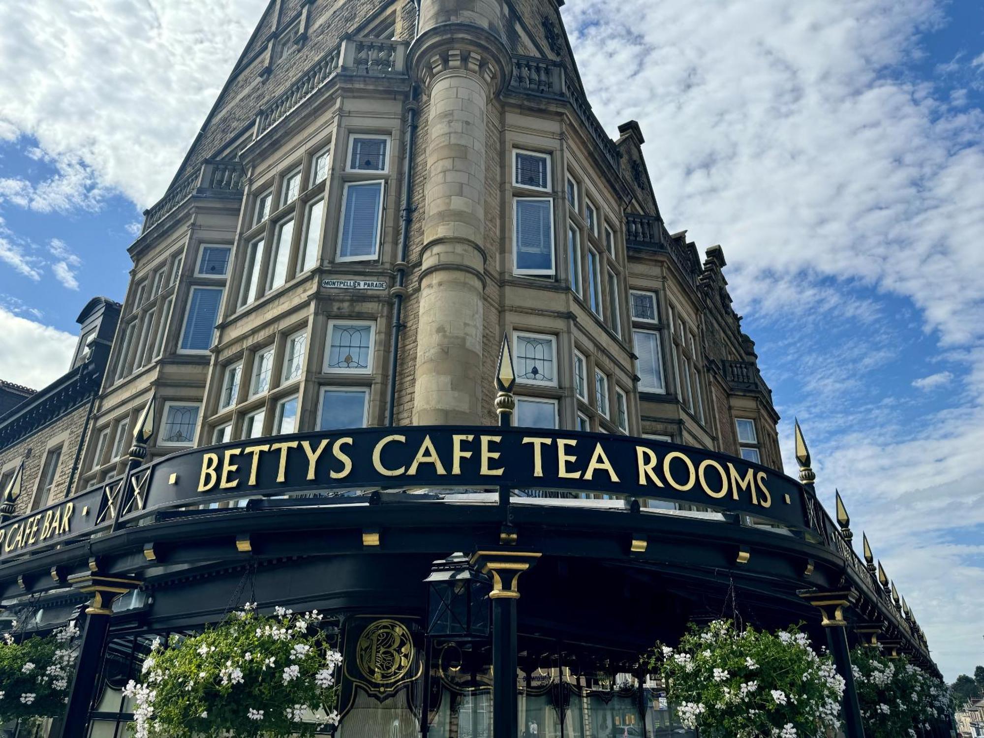 The Yorkshire Crown - Luxury - Free Parking Nearby Apartment Harrogate