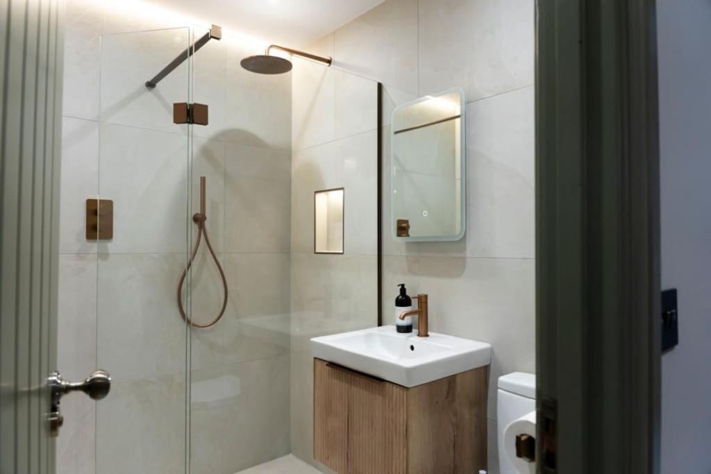 The Verdant Apartment *