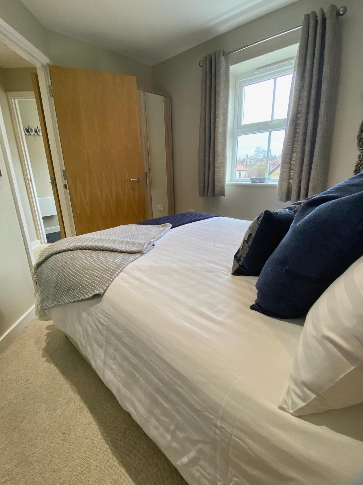 Stylish Modern With Parking Apartment Harrogate