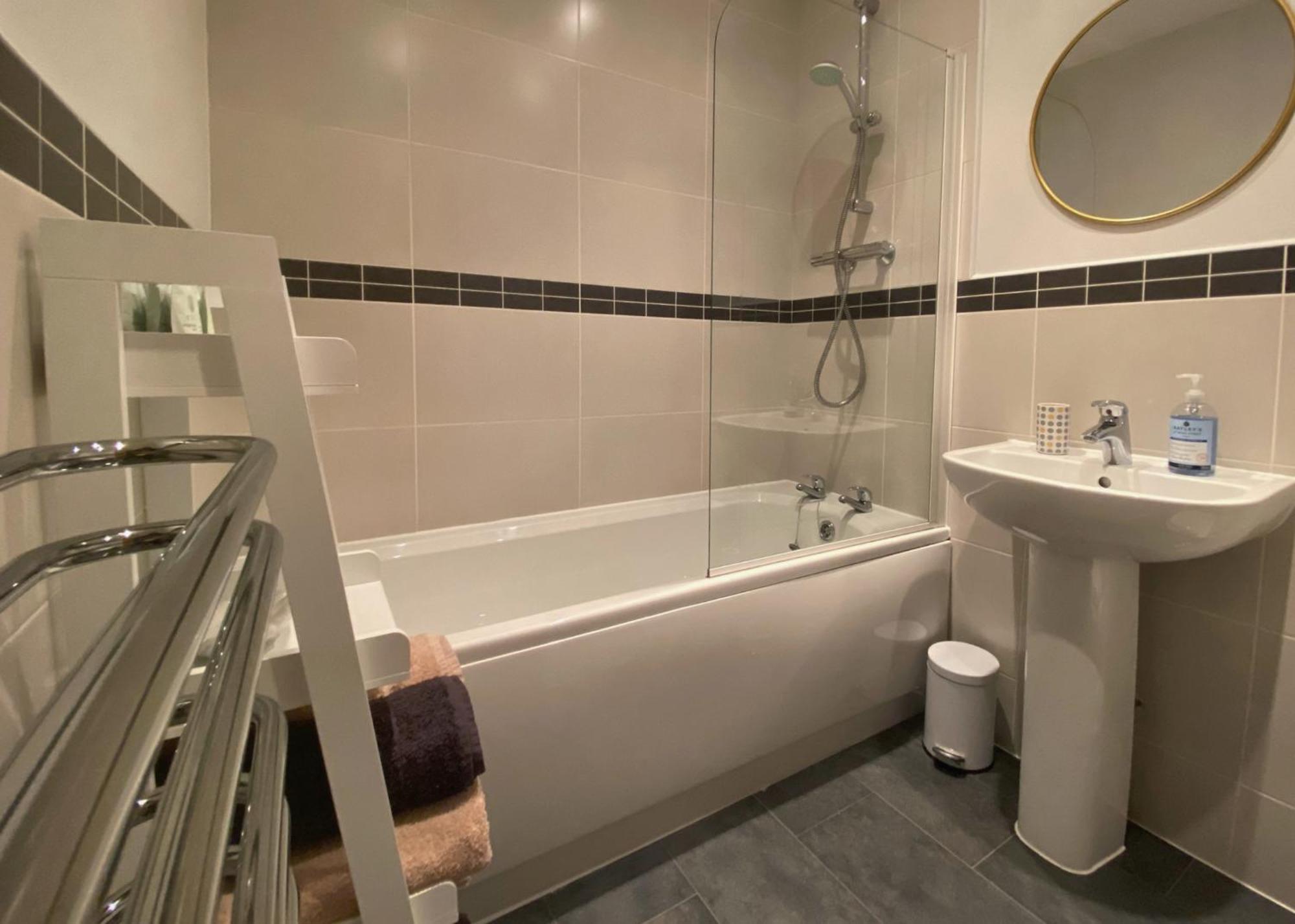 Apartment Stylish Modern With Parking Harrogate