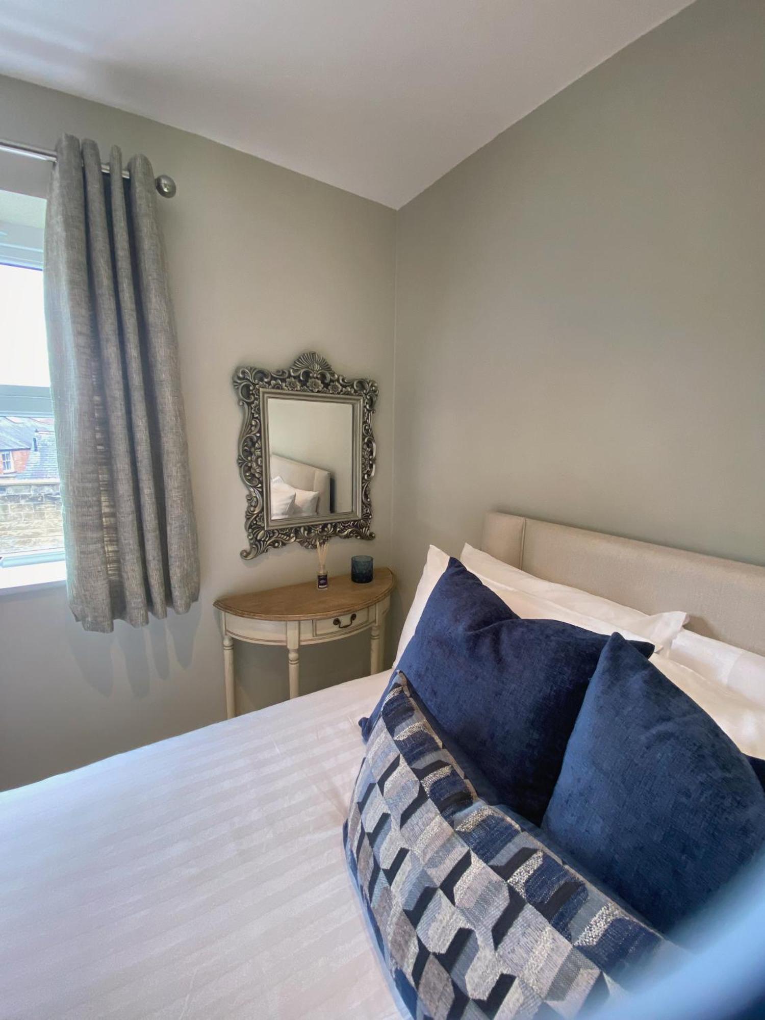 Stylish Modern With Parking Harrogate