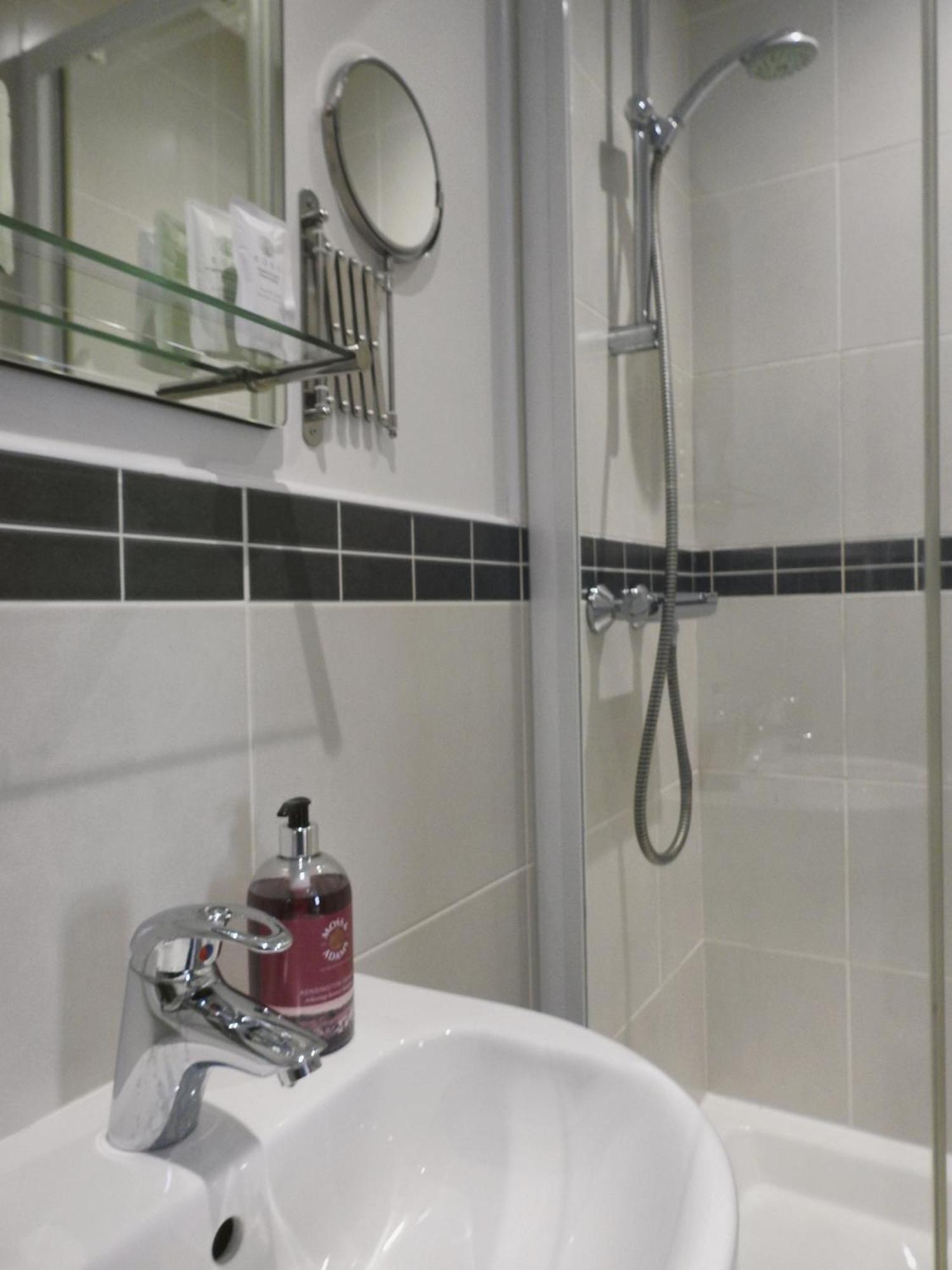 Stylish Modern With Parking * Harrogate