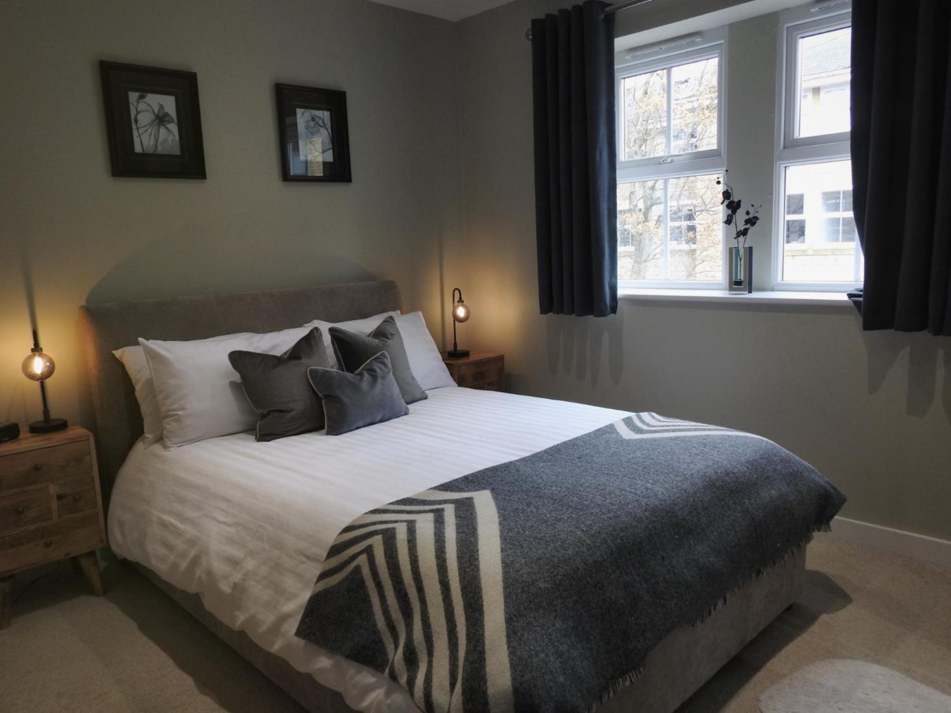 Stylish Modern With Parking Harrogate