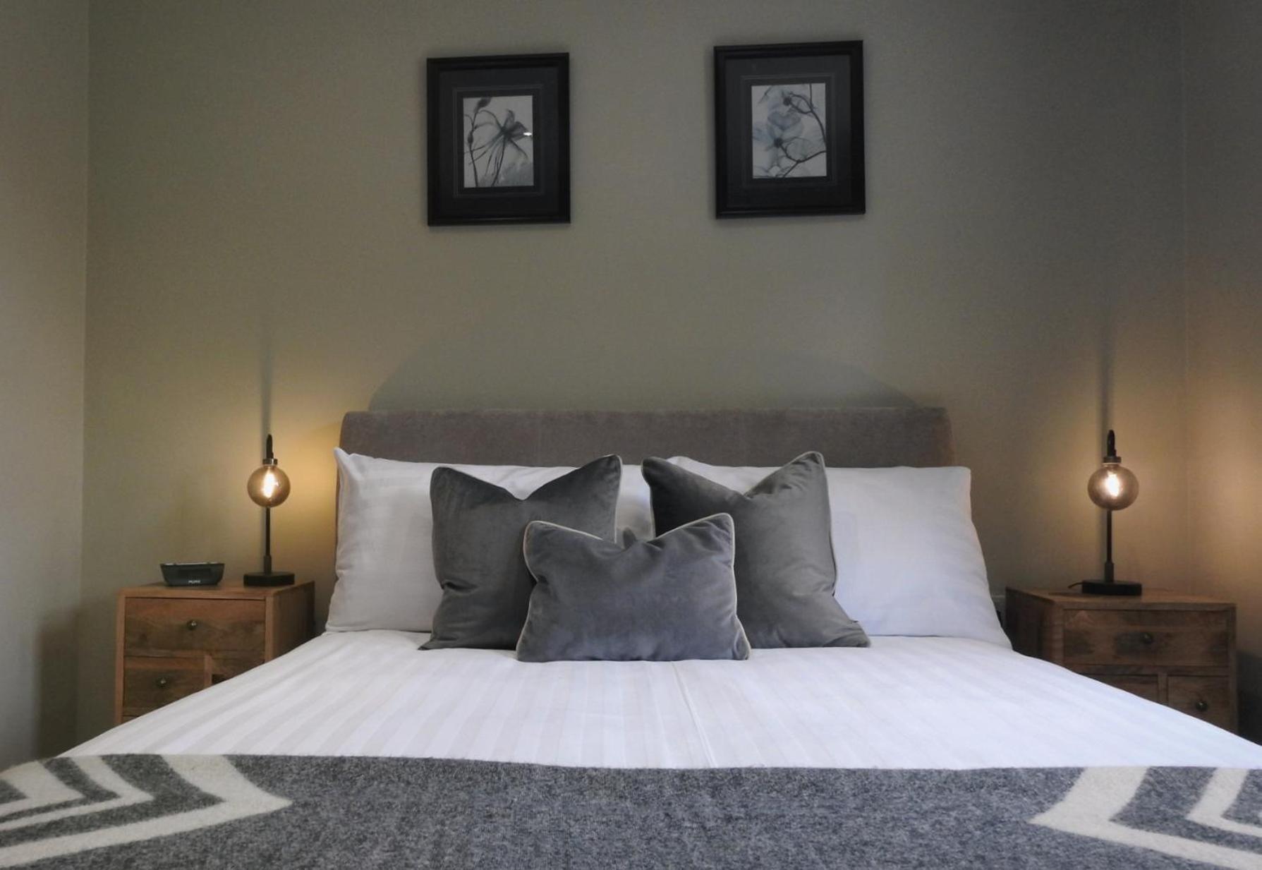 Stylish Modern With Parking Apartment Harrogate