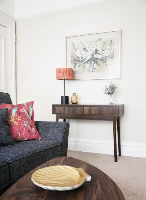 East Park Road Apartment *