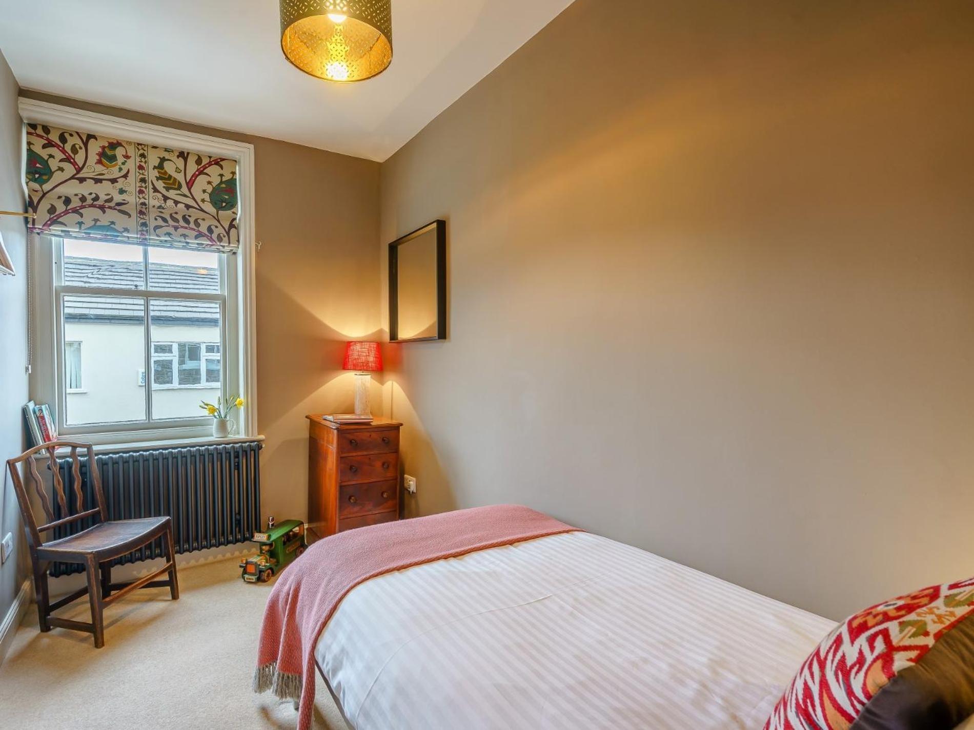 4 Bed In 73424