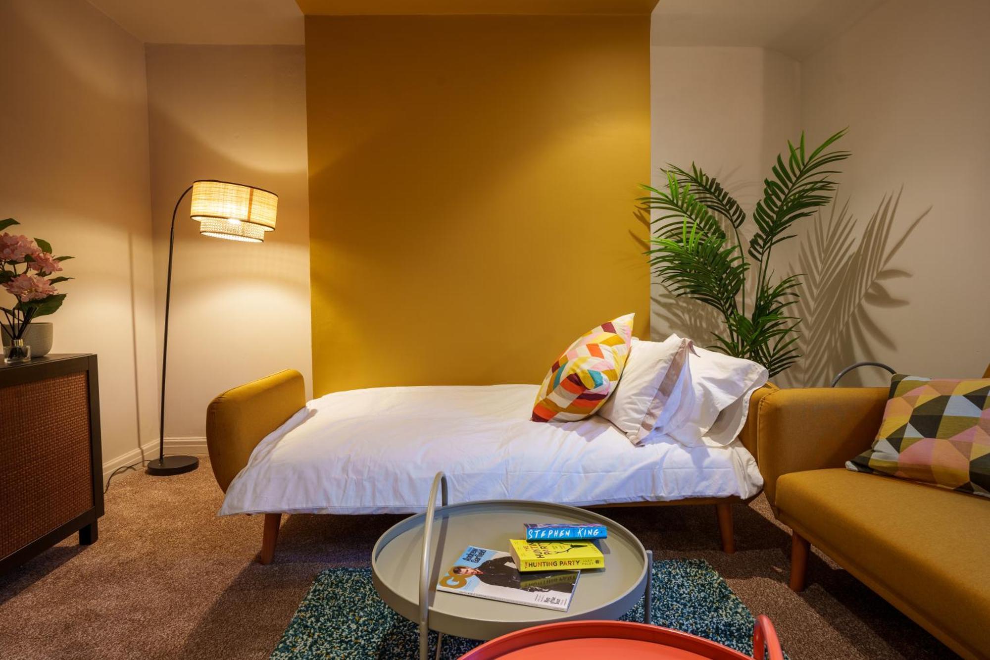 Apartment With Airhgt @ Luxe In *
