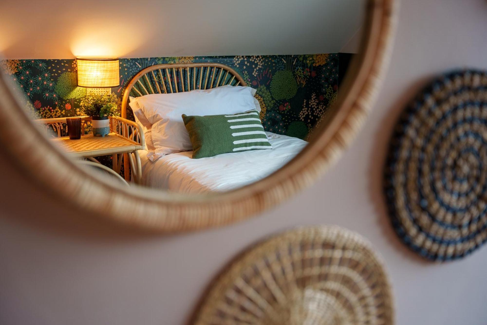 Apartment With Airhgt @ Luxe In *