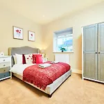 The Stylish Penthouse Of Harrogate - Sleeps 7