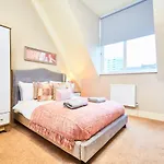 The Stylish Penthouse Of Harrogate - Sleeps 7