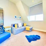 The Stylish Penthouse Of Harrogate - Sleeps 7