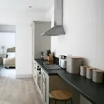 Oswald House Deluxe 2 Bedroom Apartment