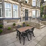 Host & Stay - Green View