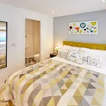 Host & Stay - Mowbray Apartment