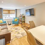 Host & Stay - Mowbray Apartment