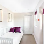 Central Harrogate Townhouse Apartment With Parking