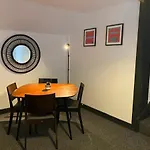 Gorgeous Town Center 3 Bedroom Self Contained Apartment For 1-5 People