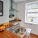 The Granville - Delightful 2-Bed Victorian Apartment