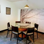 Gorgeous Town Center 3 Bedroom Self Contained Apartment For 1-5 People