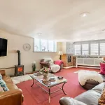 Dragon Loft Apartment