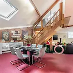 Dragon Loft Apartment