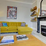 Stylish 2 Bedroom Maisonette With Parking